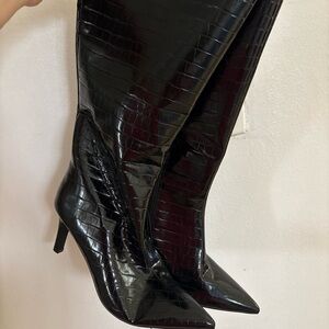 NWT Elegant Black Croc-Embossed Women's kitten Boots